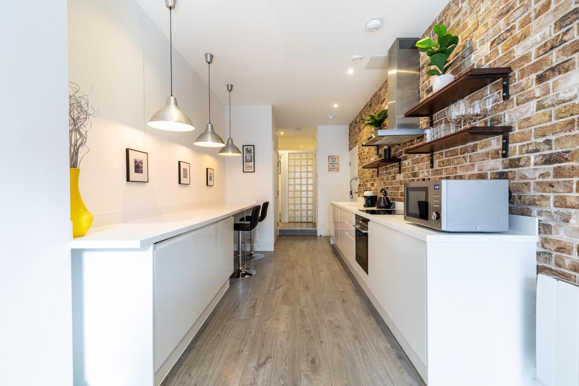 Sleek One Bedroom Flat In East Putney Apartment London